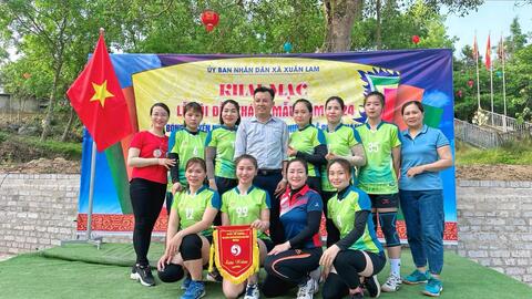 Hội LHPN xã Xuân Hồng sôi nổi tham gia các hoạt động thể dục thể thao và xây dựng nông thôn mới